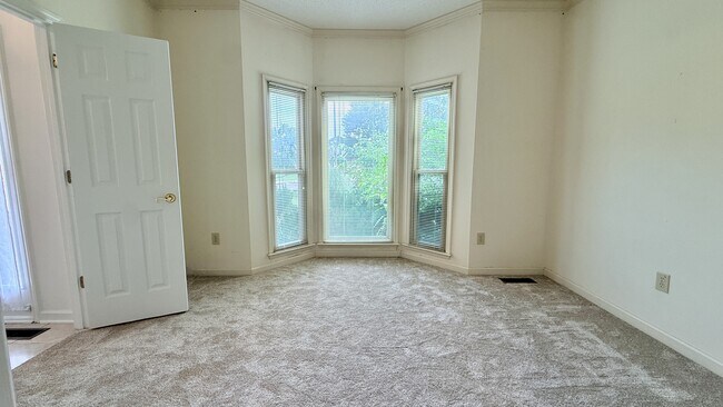 Building Photo - 113 Nobleton Ln NW