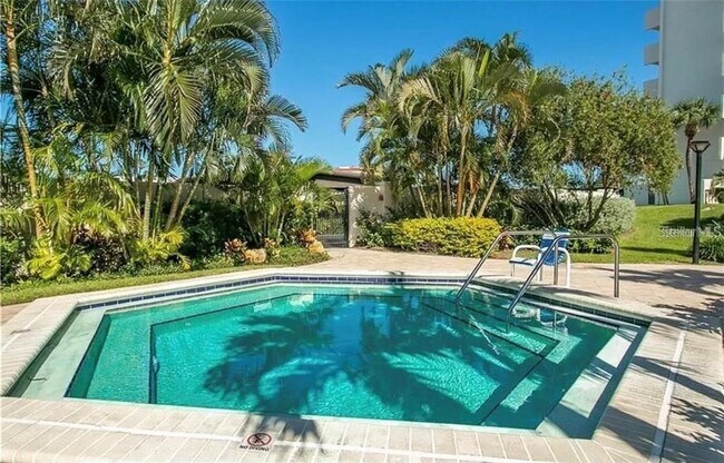 Building Photo - 400 Island Way