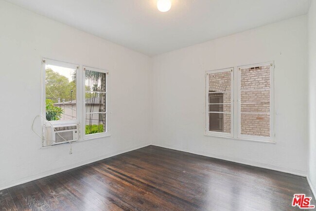 Building Photo - 1132 N Vista St