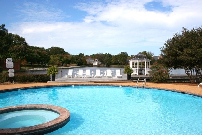 Building Photo - Northpointe Village Apartments