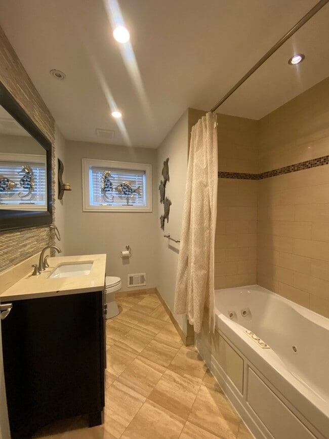 Building Photo - 4735 Locust Ave