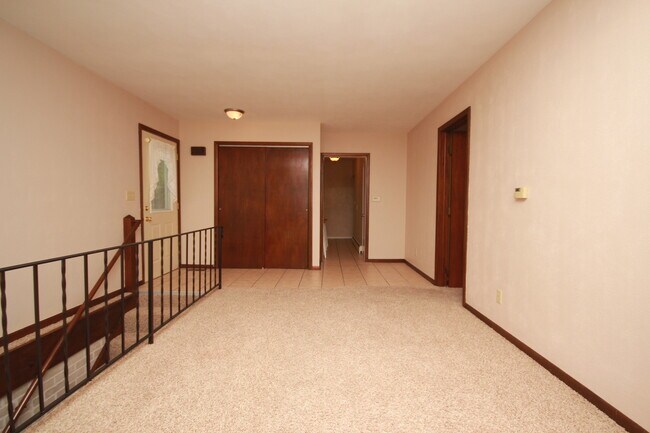 Building Photo - Updated home on 1 acre lot