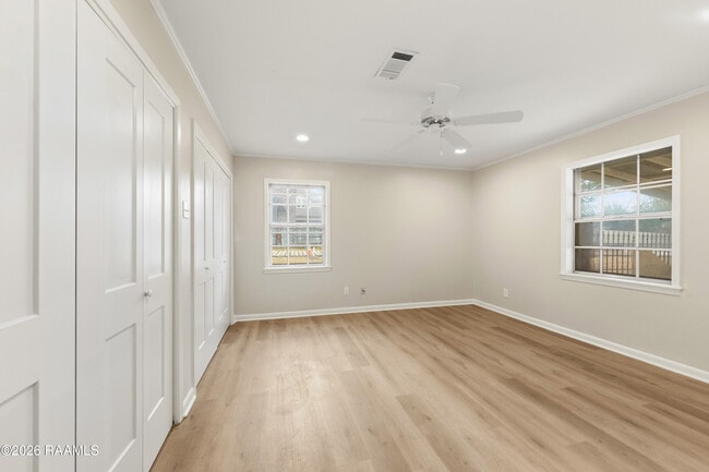 Building Photo - 1401 E Bayou Pkwy