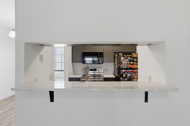 Building Photo - 3001 Cedar St