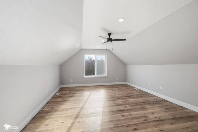 Building Photo - 4 Bedroom | 2.5 Bathroom | 2 Car Garage - Convenient Location!