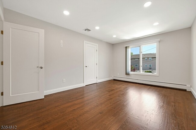 Building Photo - 266 Garibaldi Ave