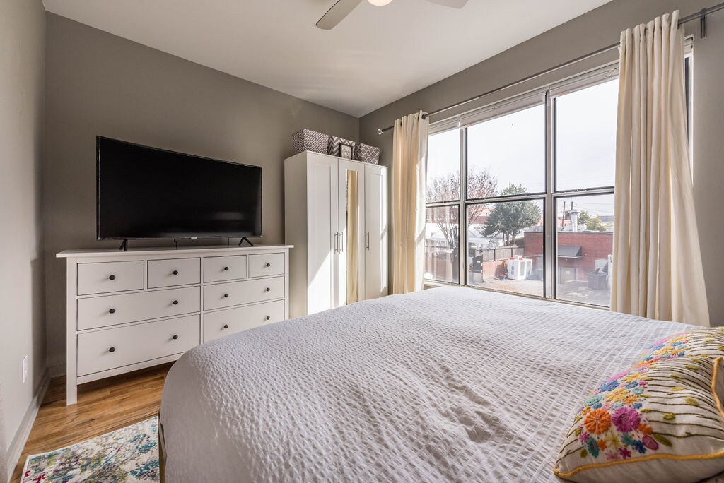 Building Photo - 238 Walker St SW