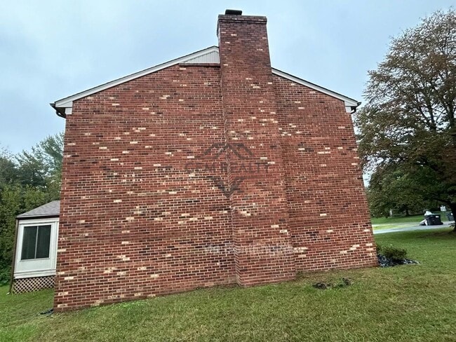 Building Photo - 100 Kendallwood Dr