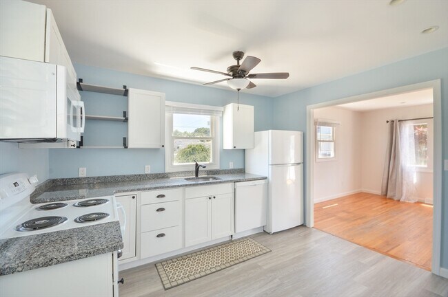 Building Photo - 42 Buttonwood Rd