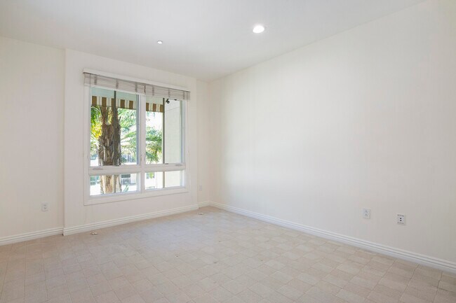 Building Photo - 476 Caruso Ave