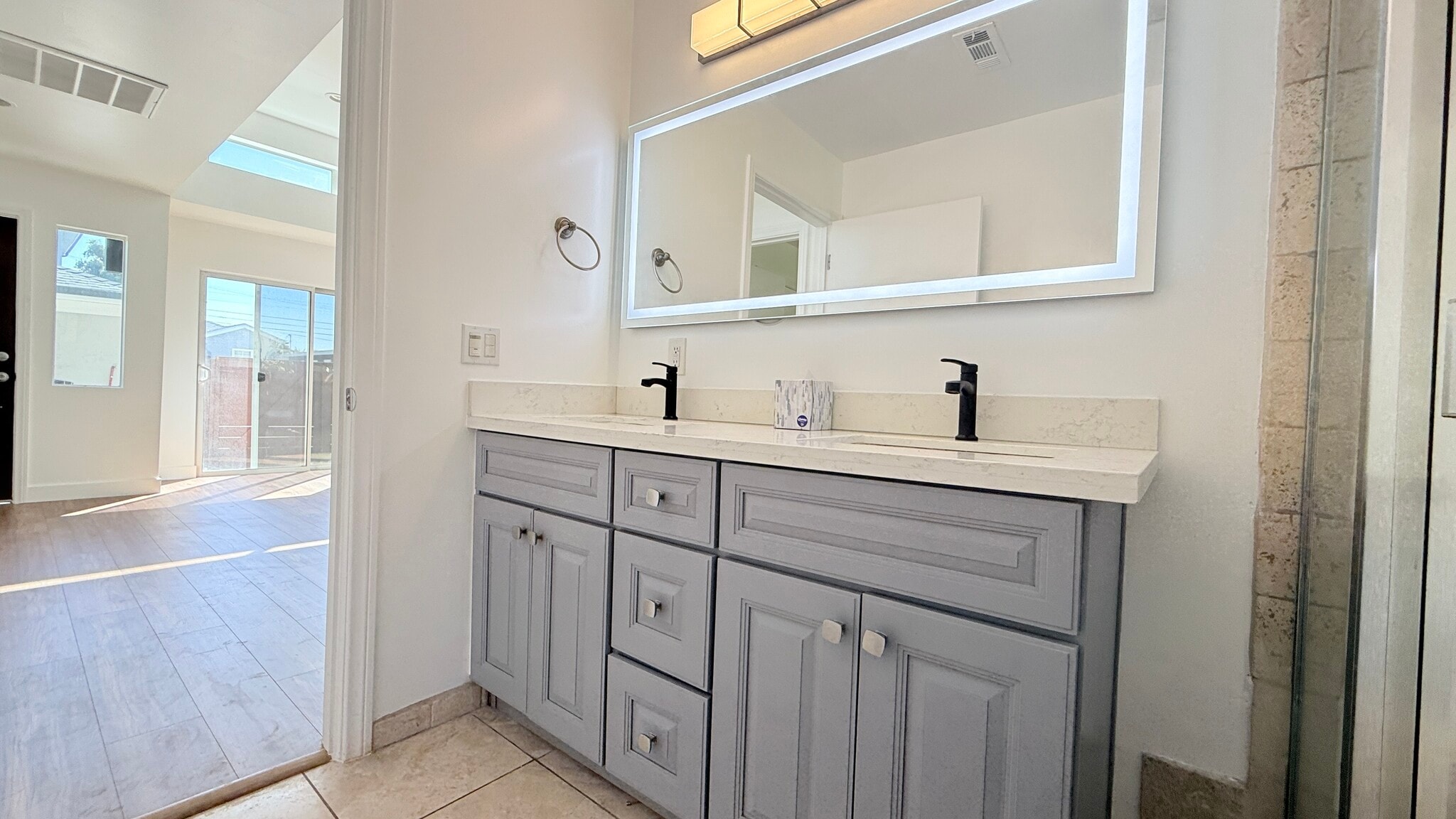 Building Photo - 11141 Greenlawn Ave