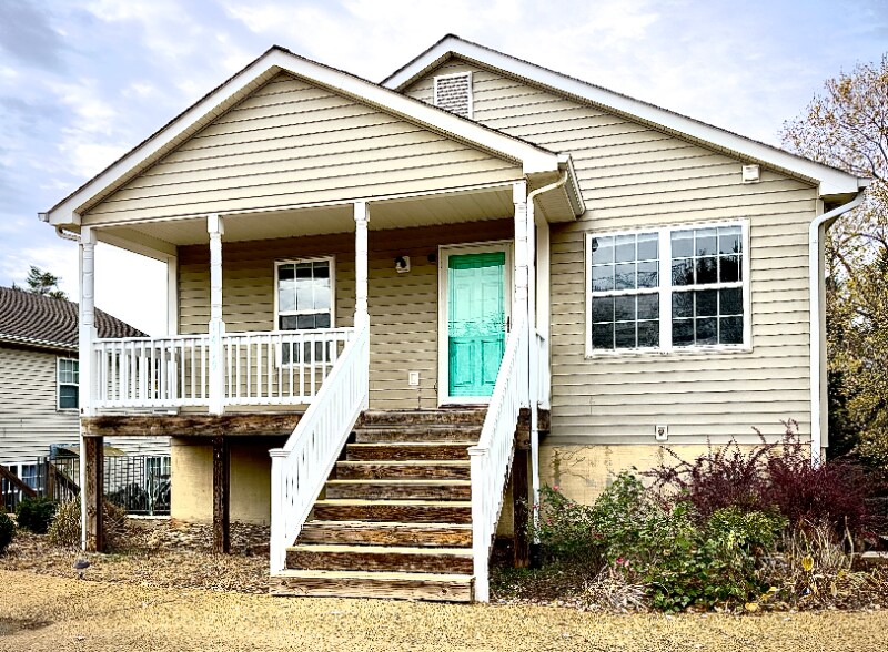 Primary Photo - 1419 Burgess Ln