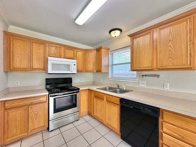 Building Photo - Available Now! Spacious 3 Bedroom 2 Bath D...