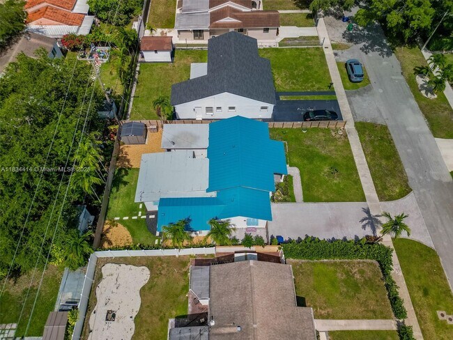 Building Photo - 6381 SW 39th St