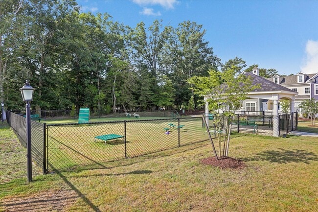 Building Photo - 1208 Kings Land Court
