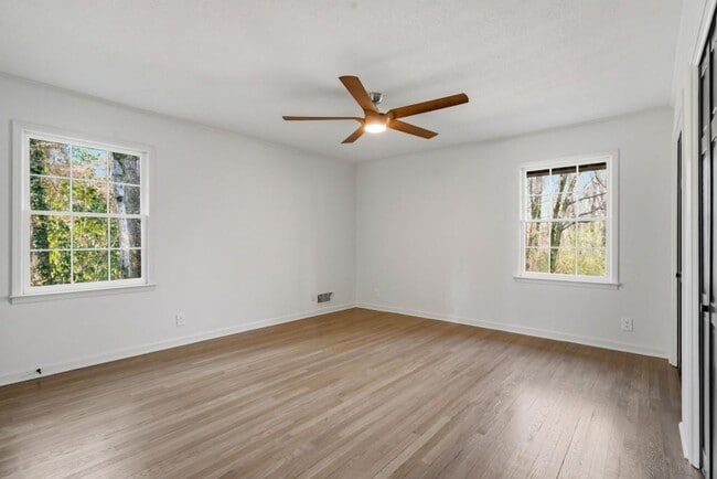 Building Photo - 2751 Cedarbrook Dr