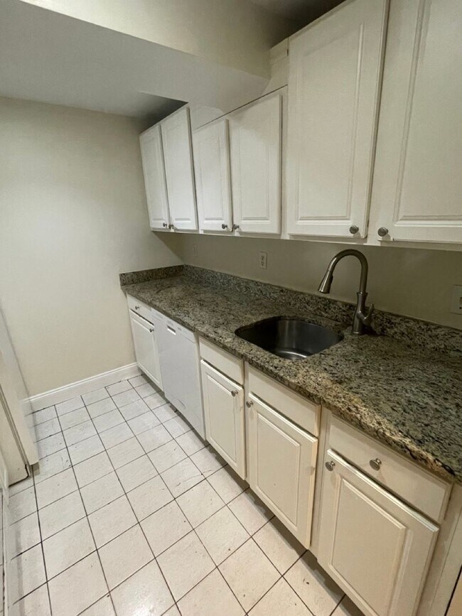 Building Photo - Avl now! Huge 3BR in Packard's Corner, hea...