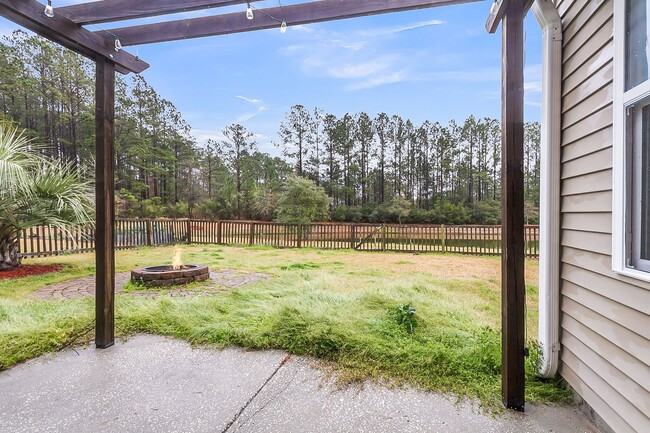 Building Photo - Bright and Spacious Home in Summerville!