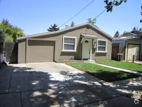 Building Photo - CHARMING 3 BEDROOM, 1 BATHROOM HOME IN DOW...