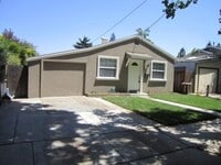 Building Photo - CHARMING 3 BEDROOM, 1 BATHROOM HOME IN DOW...