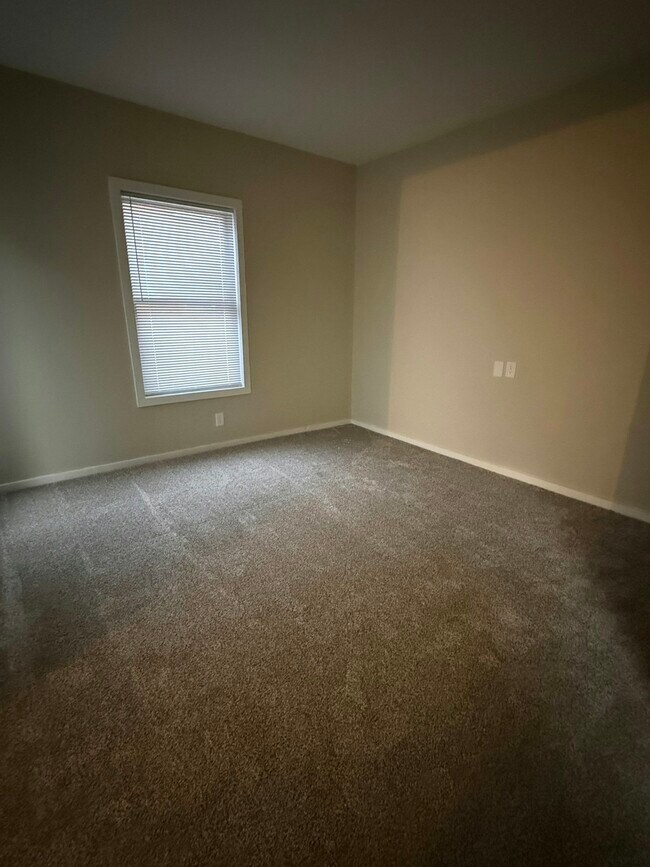 Building Photo - 210 S Eaton St