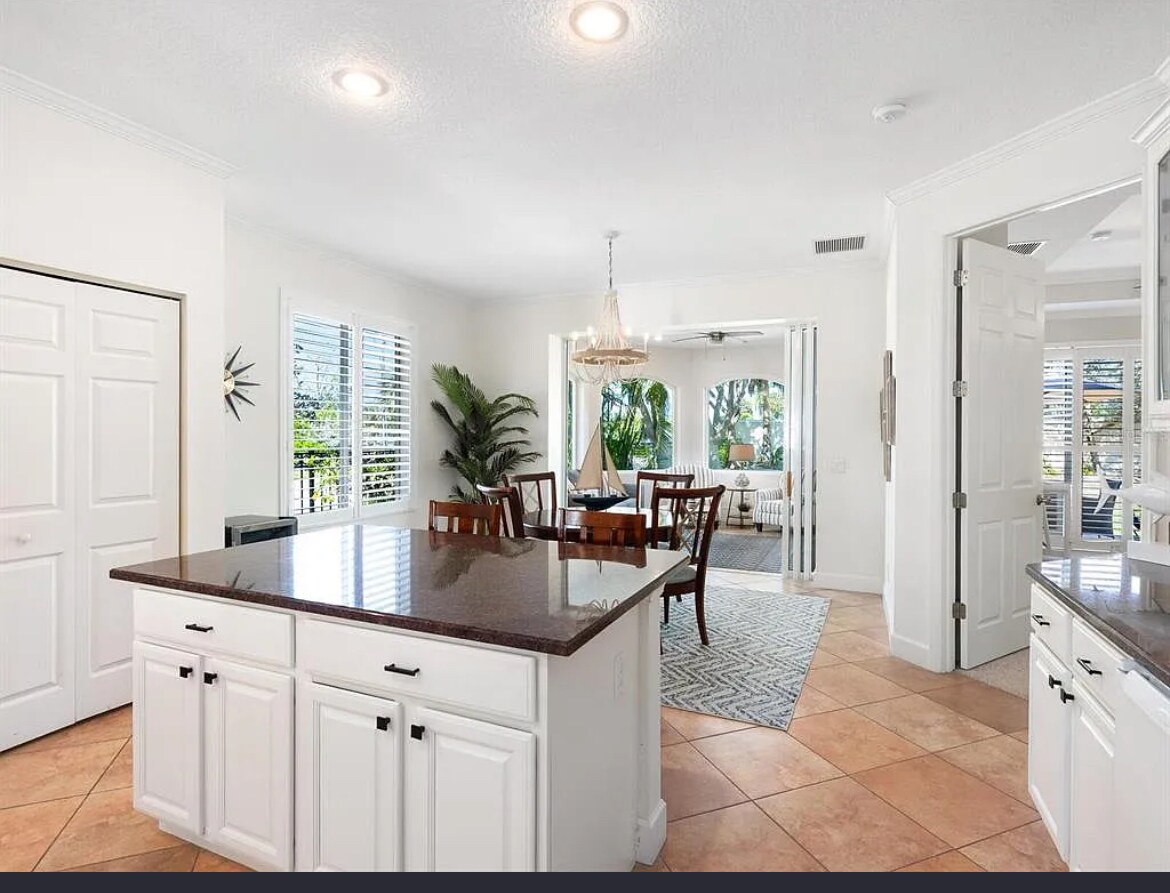 Building Photo - 1164 Beachcomber Ct