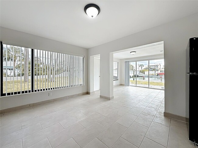 Building Photo - 497 Normandy Rd