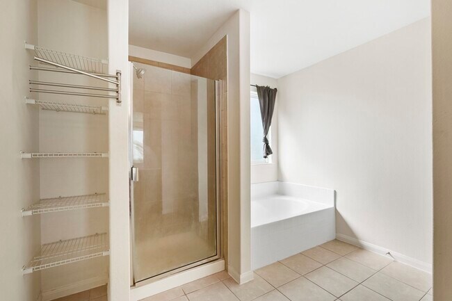 Building Photo - 10913 Panther Ct