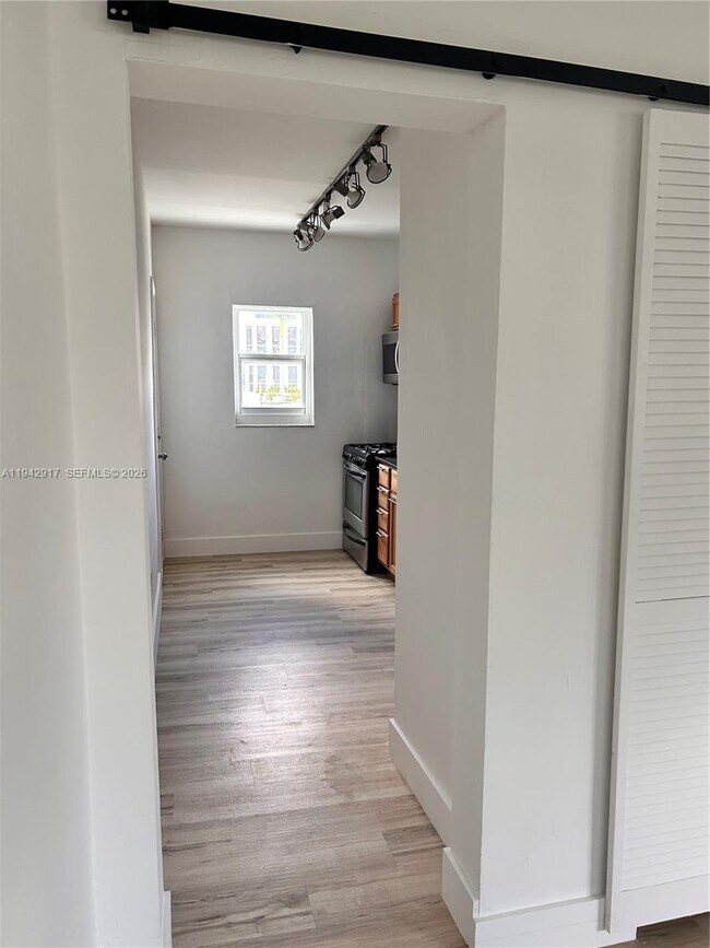 Building Photo - 7207 Bay Dr