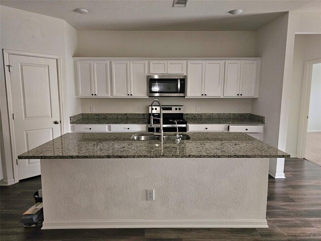 Building Photo - 2056 Spindletree Ln