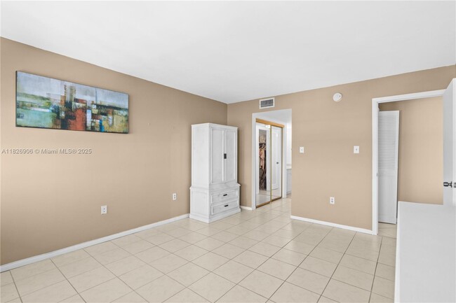 Building Photo - 18081 Biscayne Blvd