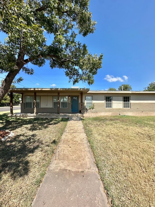 Building Photo - COMING SOON - Large 4 Bedroom Santa Rita H...