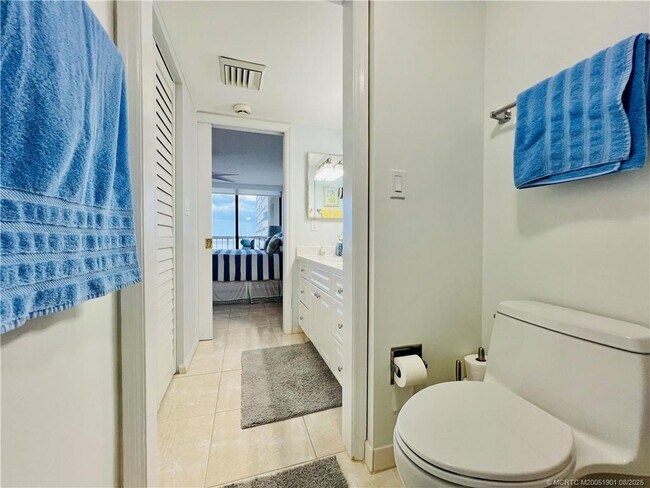 Building Photo - 9500 S Ocean Dr