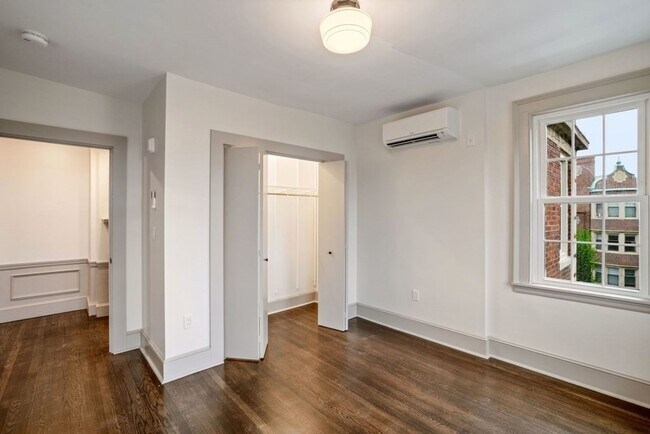 Building Photo - 3 Dana St