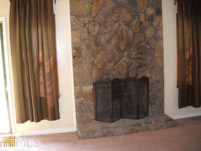 Building Photo - 456 Valley Woods Cir SE