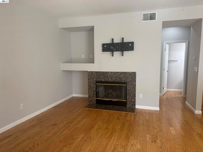 Building Photo - 3162 Golden Crest Common