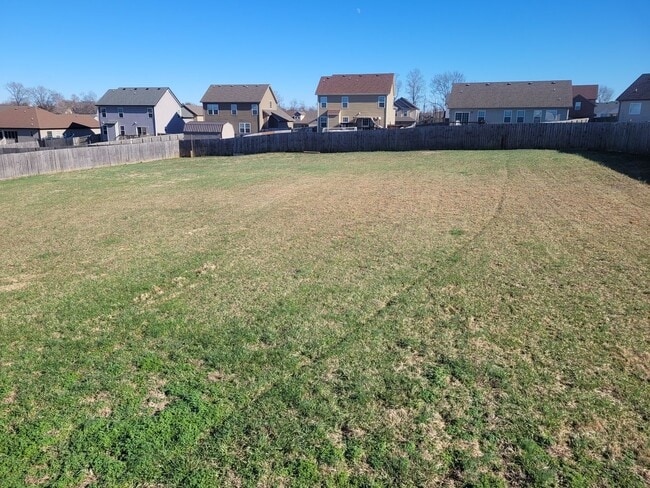 Building Photo - $1900 - 4 Beds 3 Bath + Bonus Room w/ Massive Fenced Yard