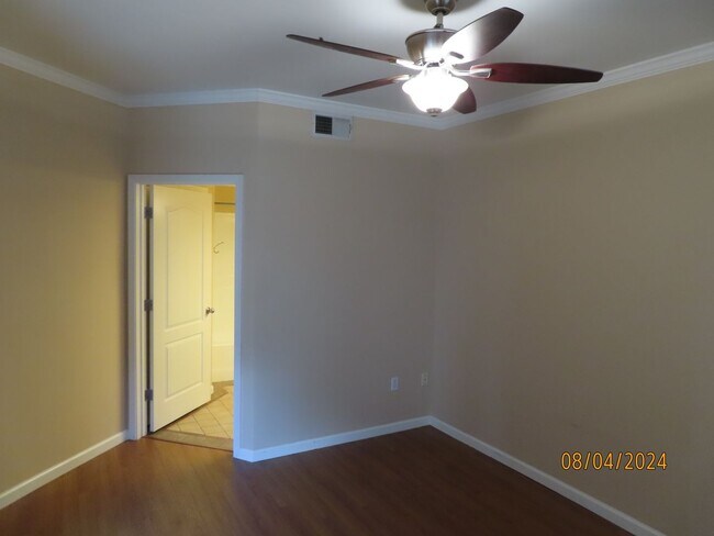 Building Photo - Charming 1-Bedroom 1-Bath Condo in Biltmore Area