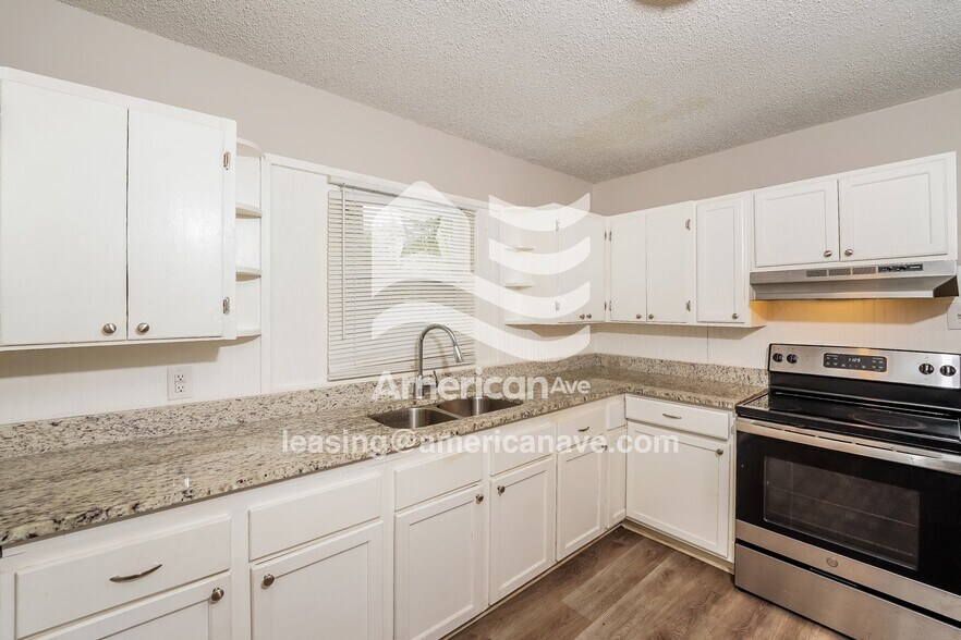 Building Photo - 8228 10th Ave S