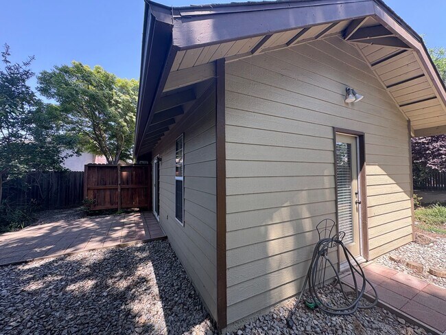 Building Photo - NW Visalia Home coming soon!