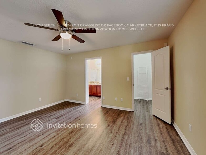 Building Photo - 9600 Saragossa St