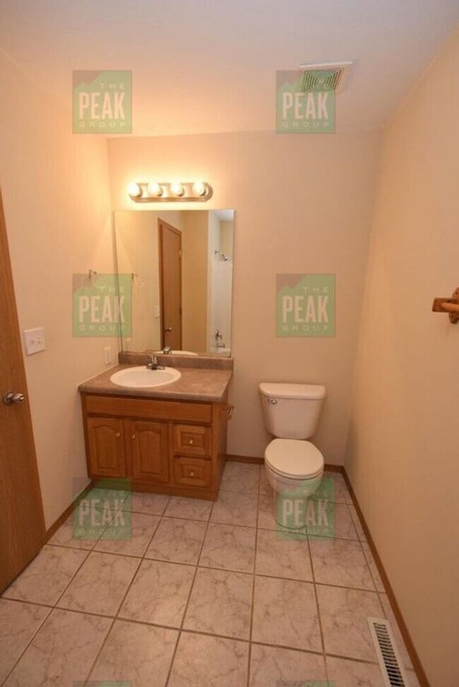Building Photo - Home For Rent In Aurora