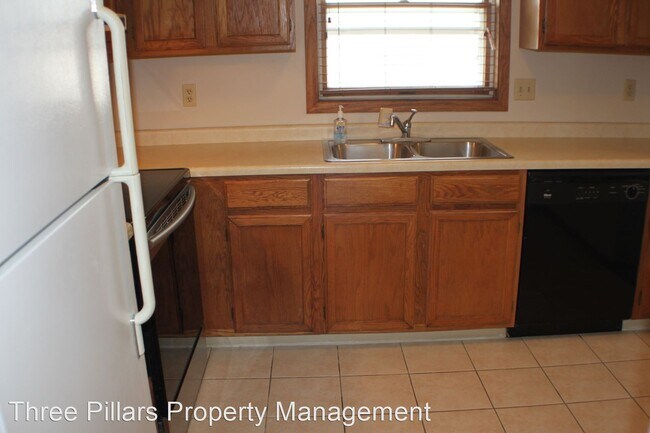 Building Photo - 2 br, 1 bath House - 2221 3rd St SW