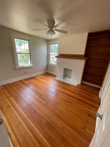 Building Photo - 1631 Fallowfield Ave