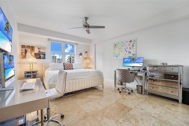 Building Photo - 20000 E Country Club Dr