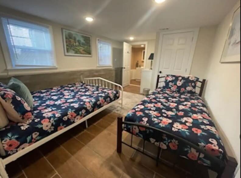 Building Photo - 41 S Dover Ave