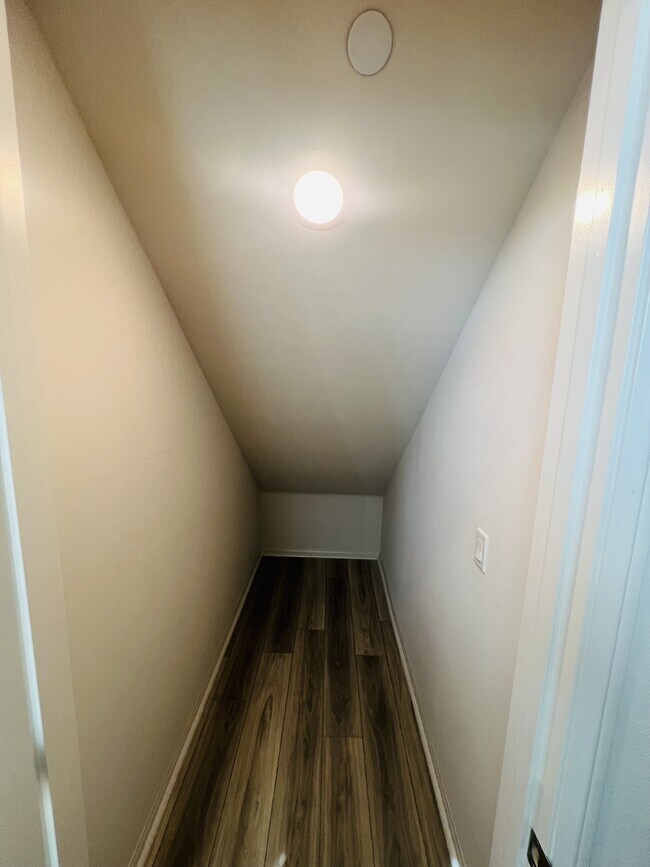 Building Photo - 40383 Birchfield Dr