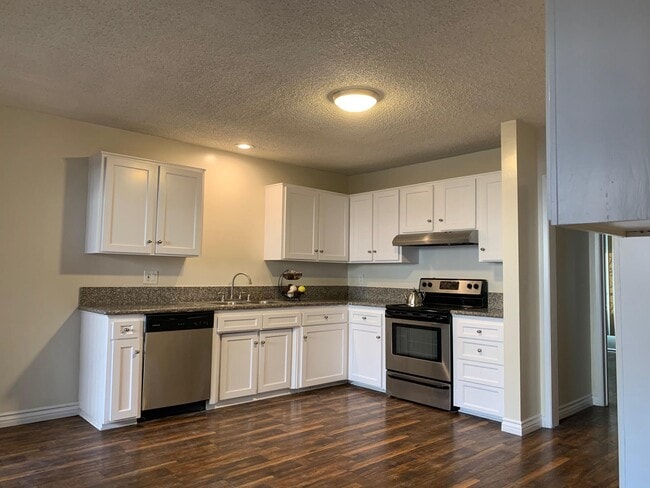 Building Photo - The Empress Apartments