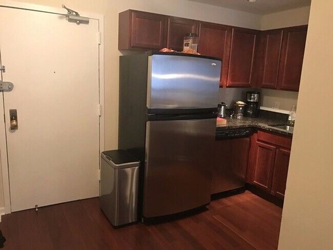 Building Photo - STREETERVILLE'S 1bed/1bath Available
