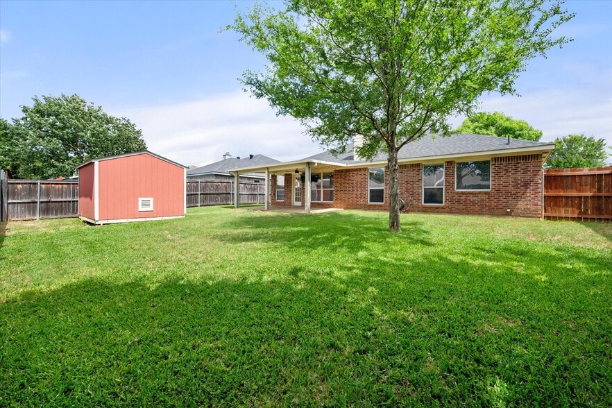 Building Photo - 5021 Bayberry Dr